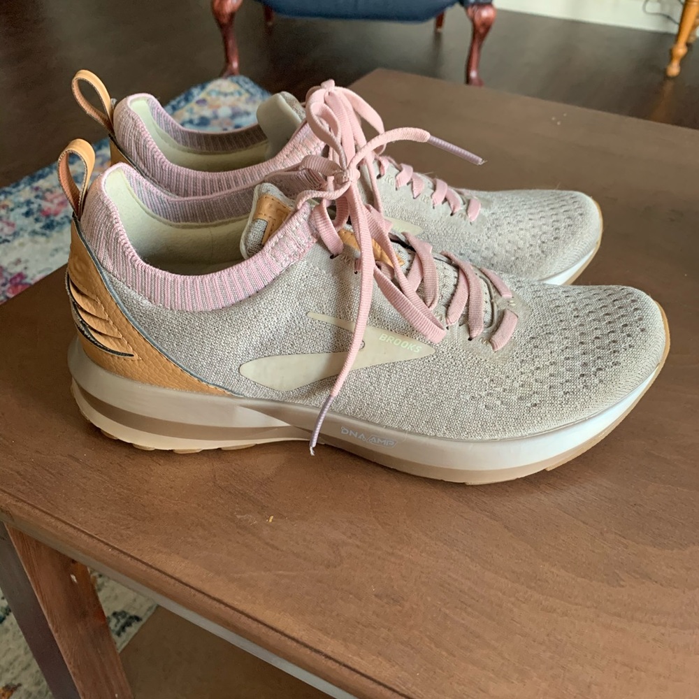 Women’s Brooks Running Levitate 2 LE 8.5